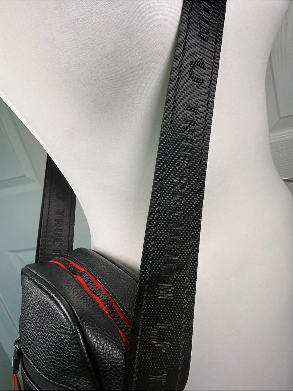True Religion Nowak Crossbody Bag Black Faux Leather Red Zipper Logo Excellent